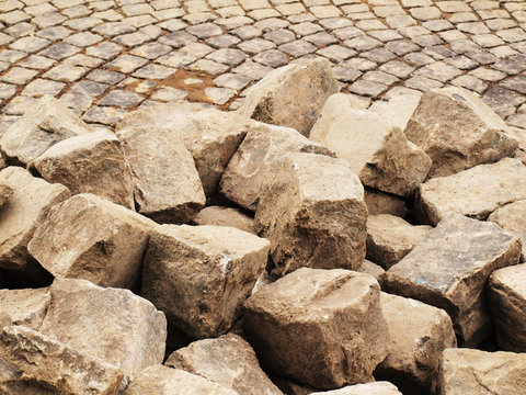 Pflasterarbeiten auf Wegen und Pl&auml;tzen, Pflastersteine aus Granit