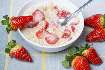healthy food - cereal with strawberries