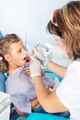 Examining child's teeth