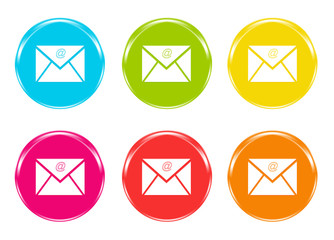 Iconos de colores para la web con el símbolo de email