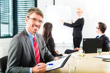 Business - Besprechung von Geschäftsleuten