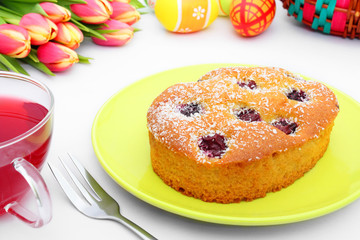 easter yeast pastry, tea and tulips - Osterkuchen, Tee und Tulpe