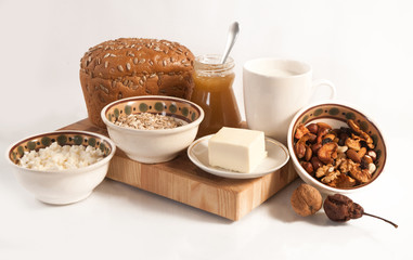 Obraz na płótnie Canvas healthy meal with bread , cereals