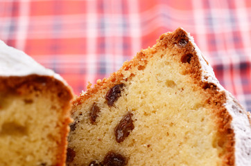 Raisin cake