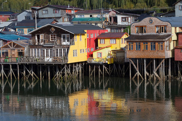 Fototapeta na wymiar Domy na palach w Castro, Chilo wyspa, Patagonia, Chile