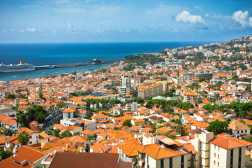 Naklejka na ściany i meble Piękny widok na Funchal, Madeira, Portugal