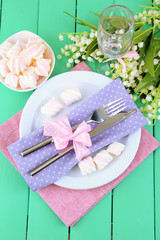 Table setting in violet and pink tones