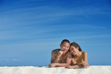 Fototapeta premium happy young couple enjoying summer on beach