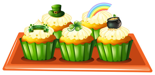 A tray with five cupcakes