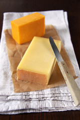 bergkäse und cheddar