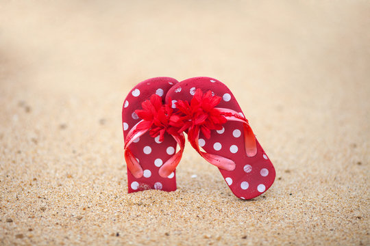 sandalias en la playa
