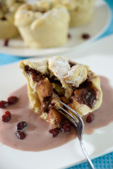 Apfelkuchen mit Cranberrysoße