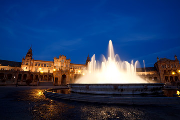 fountain by Plaza de Espana at night