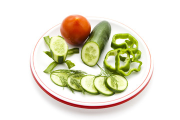 Frische Salatgurke mit Paprika und Tomate