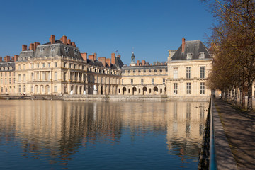 Fototapeta na wymiar Zamek w Fontainebleau, Seine et Marne, Ile de France, Francja
