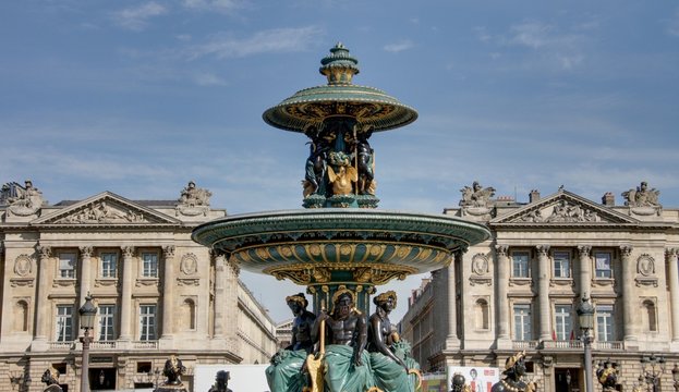 fontaine de la place de la concorde &agrave; paris