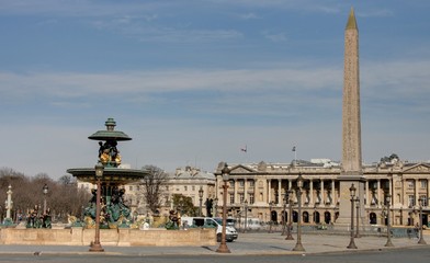 Fototapeta na wymiar Fontanna na Place de la Concorde w Paryżu