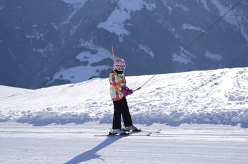 petite skieuse, téléski 