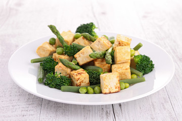 fried tofu and vegetables - obrazy, fototapety, plakaty