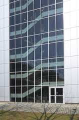 Fototapeta na wymiar Modern office building