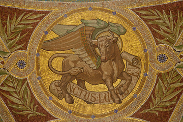 Obraz premium Madrid - Mosaic of bull as symbol of Saint Luke the Evangelist