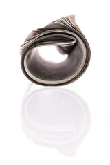 Gerollte Zeitung mit Spiegelung