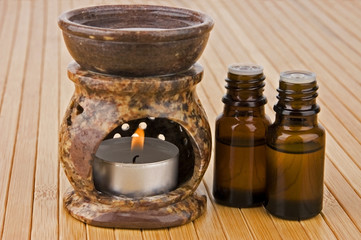 Obraz na płótnie Canvas Lampa Aromaterapia i olejki na bambus