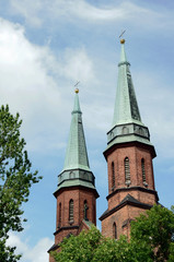 Wieże gotyckiego kościoła w Pruszkowie © GKor