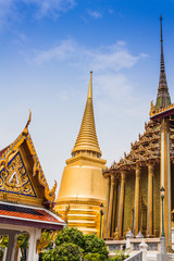 Fototapeta premium Golden pagodas of Wat Phra Kaew
