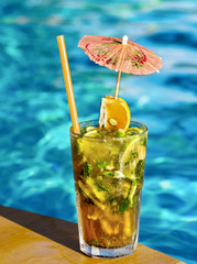 Cocktail Mahito pool