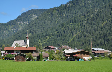 Urlaubsort Waidring vor der Steinplatte in Tirol