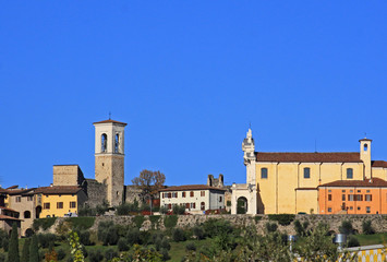 Fototapeta na wymiar Polpenazze del Garda, wieża i kościół