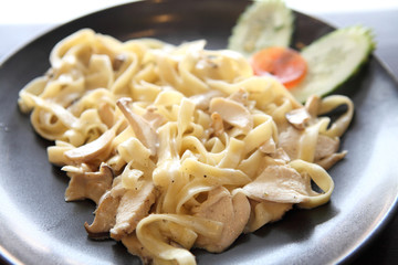 fettuccine with chicken and cream