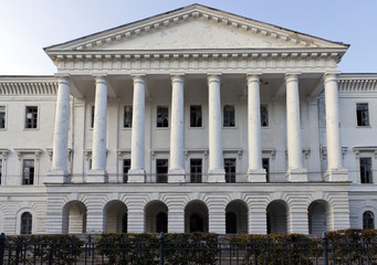 white house of the pillar