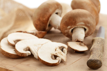 Braune Champignons