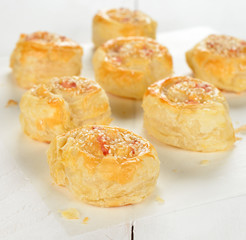 Puff pastry rolls with cheese