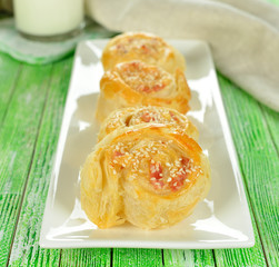 Puff pastry rolls with cheese