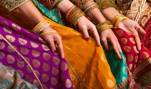 Bollywood dancers in sari