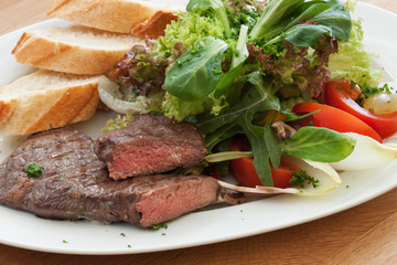 Rumpsteak mit Salat