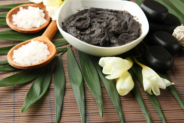 Composition with cosmetic clay for spa treatments,