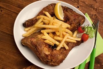Pollo e patatine fritte
