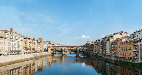Fototapeta na wymiar Pontevecchio and Arno River