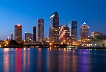 Naklejka na ściany i meble Downtown Tampa Florida Skyline w nocy