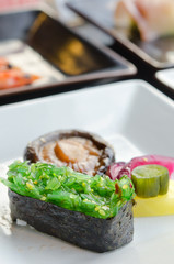  Chuka seaweed sushi