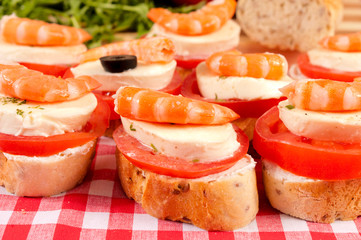 Mini sandwiches with shrimps