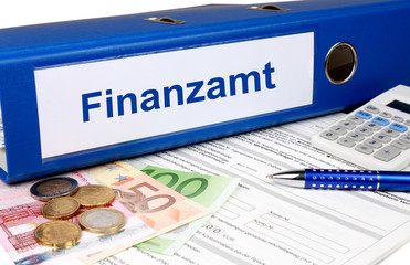 Finanzamt Ordner mit Geld und Taschenrechner