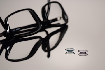 Kontaktlinsen oder Brille