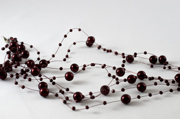 Dunkelrote Halskette