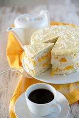 Kokos-Pfirsisch-Creme-Torte