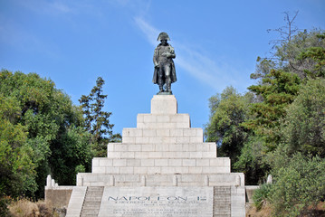 Napoleon-Denkmal auf Korsika mit Sockel und Treppe